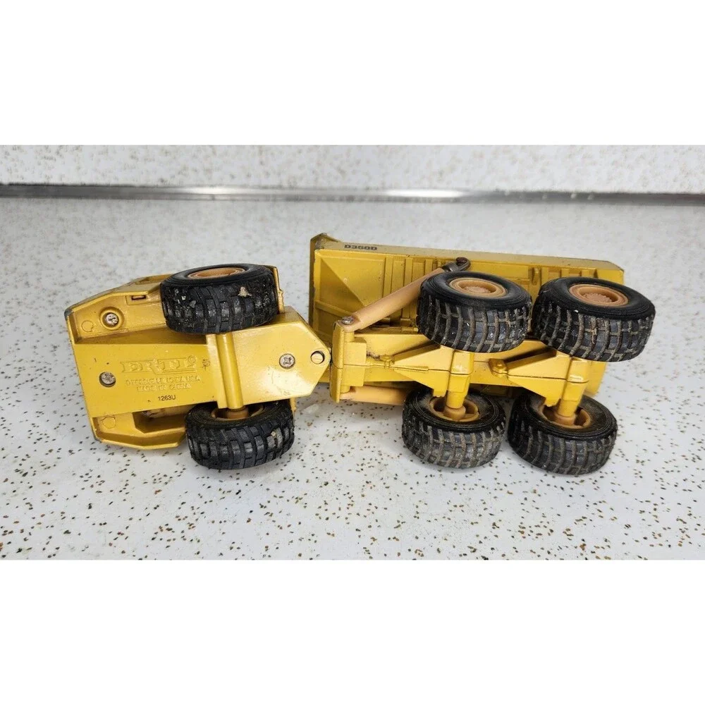 Ertl Mighty Movers 2431 1:50 Caterpillar D350D Articulated Dump Truck Die-Cast